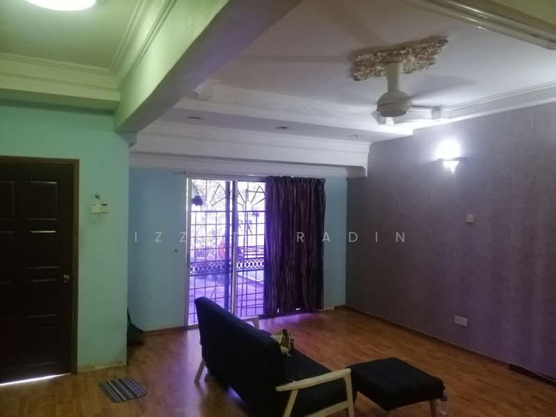 Rumah Teres 2 Tingkat untuk Disewa di Bandar Baru Bangi (Selangor) - Izzati Radin - Living Room - PropertyGuru.com.my