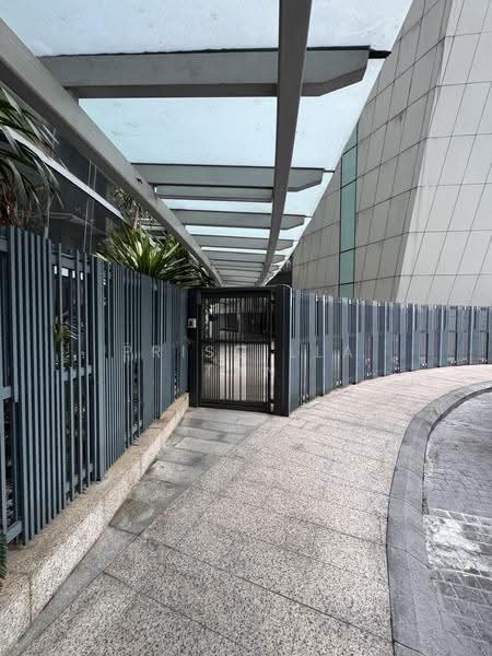 Kondominium untuk Dijual di Damansara City Residency (DC Residensi) - Priscilla Tan - Walkway to DC Mall - PropertyGuru.com.my