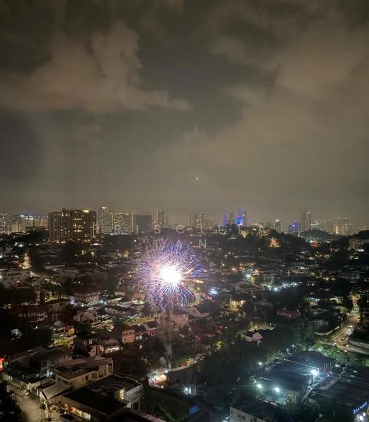 Kondominium untuk Dijual di Damansara City Residency (DC Residensi) - Priscilla Tan - Balcony View Fireworks - PropertyGuru.com.my