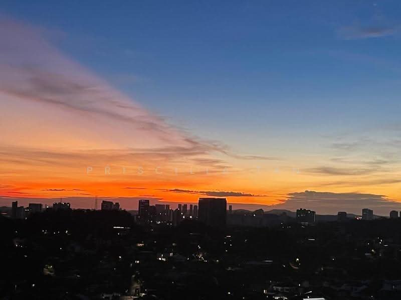 Kondominium untuk Dijual di Damansara City Residency (DC Residensi) - Priscilla Tan - Sunset View from Balcony - PropertyGuru.com.my