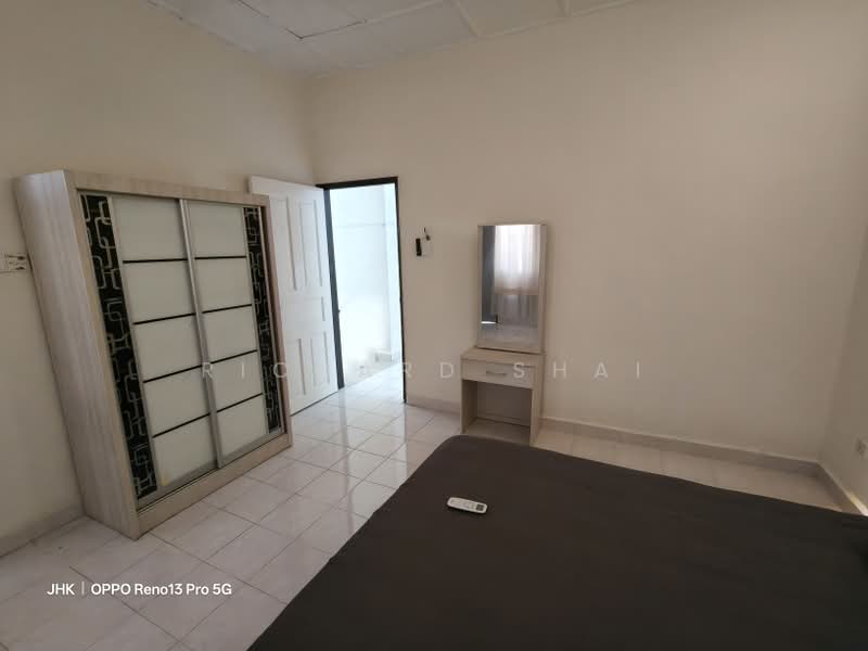 Rumah Teres 2 Tingkat untuk Disewa di Permas Jaya (Johor Bahru) - Richard Shai - Bedroom - PropertyGuru.com.my