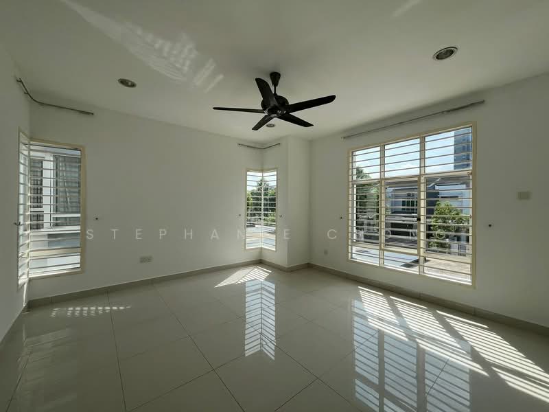 Rumah Berkembar untuk Dijual di Seksyen 13 (Shah Alam) - Stephanie Chong - Living Room - PropertyGuru.com.my