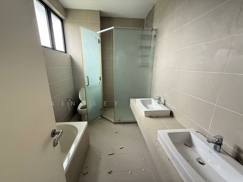 Semi-Detached House for Sale in Ipoh (Perak) - Ainsley Thong - Bathroom - PropertyGuru.com.my