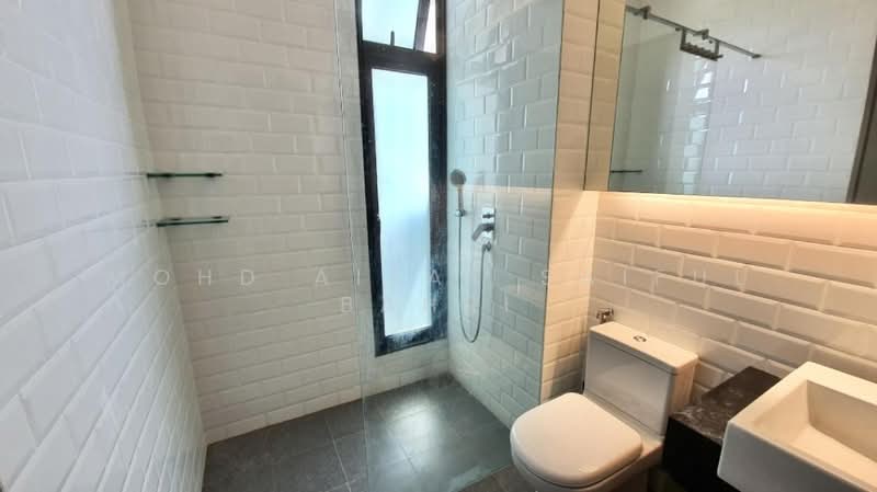Service Residence for Sale at Serviced Residence @ Shaftsbury Putrajaya - Mohd Aizat Saiful Bahri - Bathroom - PropertyGuru.com.my