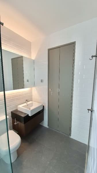 Service Residence for Sale at Serviced Residence @ Shaftsbury Putrajaya - Mohd Aizat Saiful Bahri - Bathroom - PropertyGuru.com.my