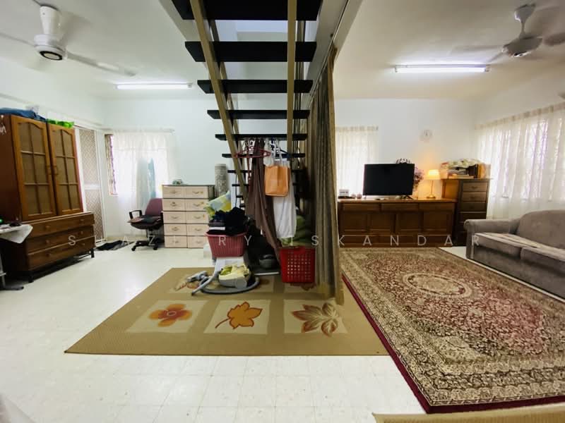 Rumah Teres 2 Tingkat untuk Dijual di Taman Permata (Ulu Kelang) - Shaziery Iskandar - Living Room - PropertyGuru.com.my