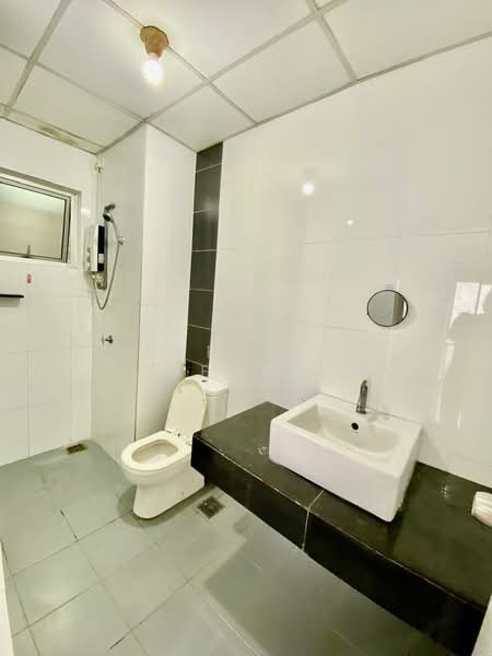 Kondominium untuk Disewa di The Wharf Residence - Derrick Yeong - Bathroom - PropertyGuru.com.my