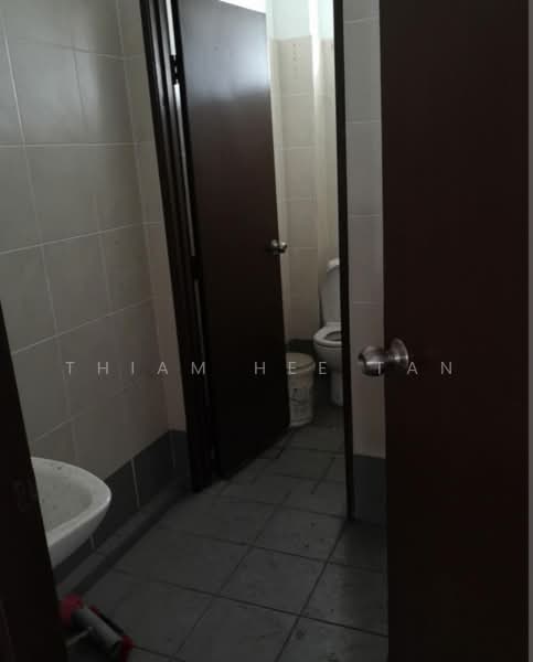 Warehouse for Rent in Pasir Gudang (Johor) - Thiam Hee Tan - Bathroom - PropertyGuru.com.my