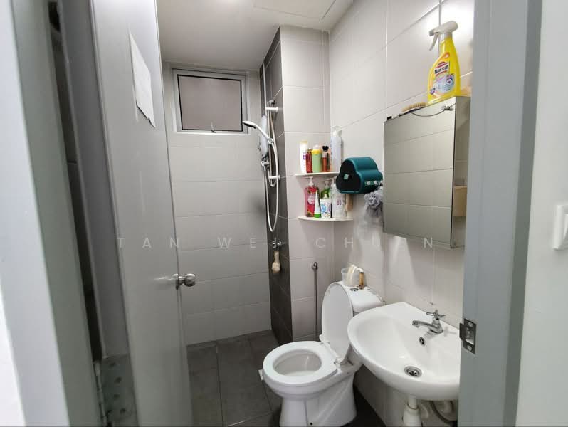 Pangsapuri untuk Disewa di Residensi Vista Wirajaya - Tan Wei Chuen - Bathroom - PropertyGuru.com.my