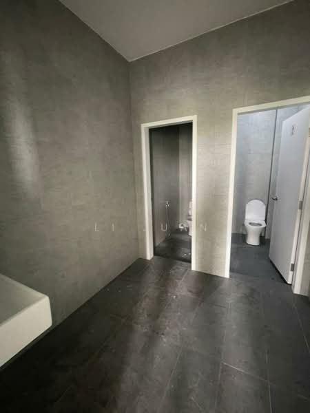 Semi-D Factory for Rent in Senai (Kulai) - Li Juan - Bathroom - PropertyGuru.com.my