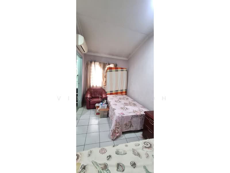 2-storey Terraced House for Sale in Sungai Buloh (Selangor) - Vincent Goh - Bedroom - PropertyGuru.com.my