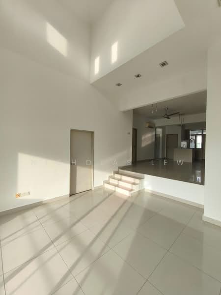 Rumah Bandar untuk Dijual di Seri Kembangan (Selangor) - Nicholas Lew - Living Room - PropertyGuru.com.my