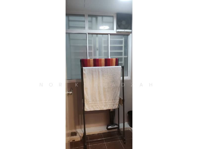 Servis Apartment untuk Dijual di Vista Alam Serviced Apartment - Nor Khafadzah - Bathroom - PropertyGuru.com.my