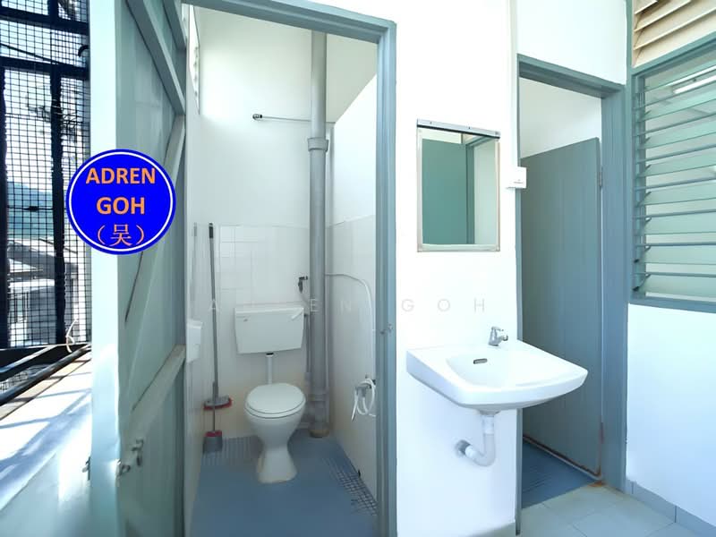 Rumah Flat untuk Disewa di Taman Sri Setia - Adren Goh - Bathroom - PropertyGuru.com.my