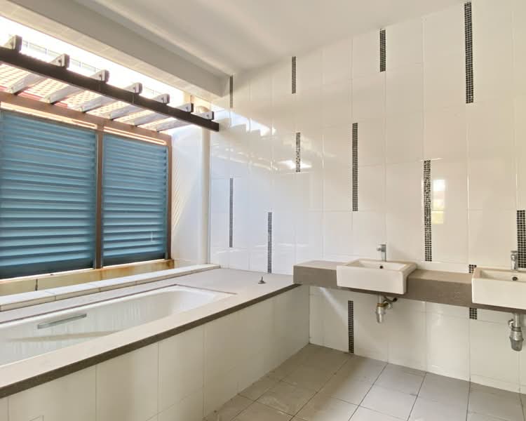 Rumah Teres 3 Tingkat untuk Dijual di Denai Alam (Shah Alam) - Liza Mazli - Master Bathroom - PropertyGuru.com.my