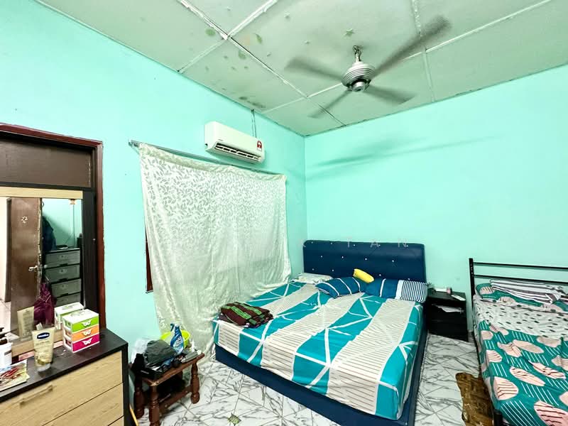 Rumah Teres 2 Tingkat untuk Dijual di PJS 3, Taman Medan Baru (Petaling Jaya) - Henrick Tan - Bedroom - PropertyGuru.com.my