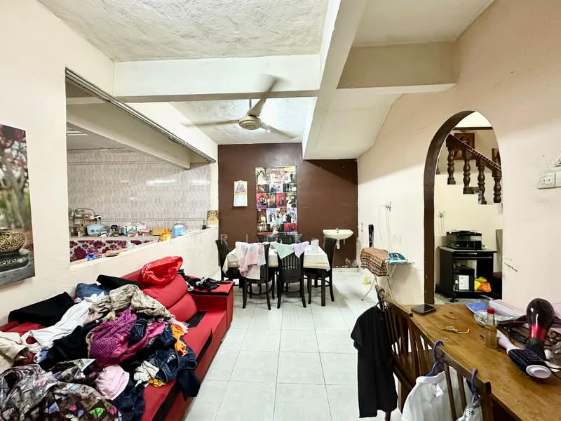 Rumah Teres 2 Tingkat untuk Dijual di PJS 3, Taman Medan Baru (Petaling Jaya) - Henrick Tan - Living Room - PropertyGuru.com.my
