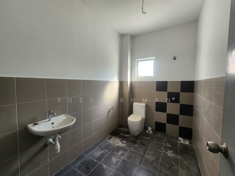 2-storey Terraced House for Sale in Nilai (Negeri Sembilan) - Suzy Rahman - Bathroom - PropertyGuru.com.my
