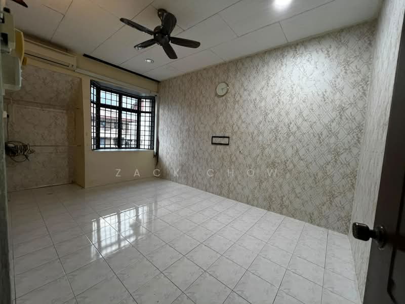 2-storey Terraced House for Sale in Taman Bersatu (Kulai) - Zack Chow - Living Room - PropertyGuru.com.my