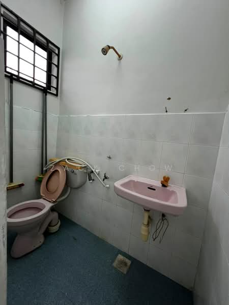 2-storey Terraced House for Sale in Taman Bersatu (Kulai) - Zack Chow - Bathroom - PropertyGuru.com.my
