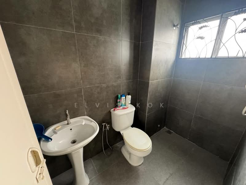 2-storey Terraced House for Sale in Taman Kelana Idaman (Ara Damansara) - Elvis Kok - Bathroom - PropertyGuru.com.my