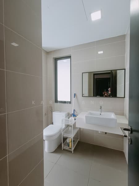 Servis Apartment untuk Dijual di Seventeen Mall & Residences (Biji Living) - Karen Ang - Bathroom - PropertyGuru.com.my
