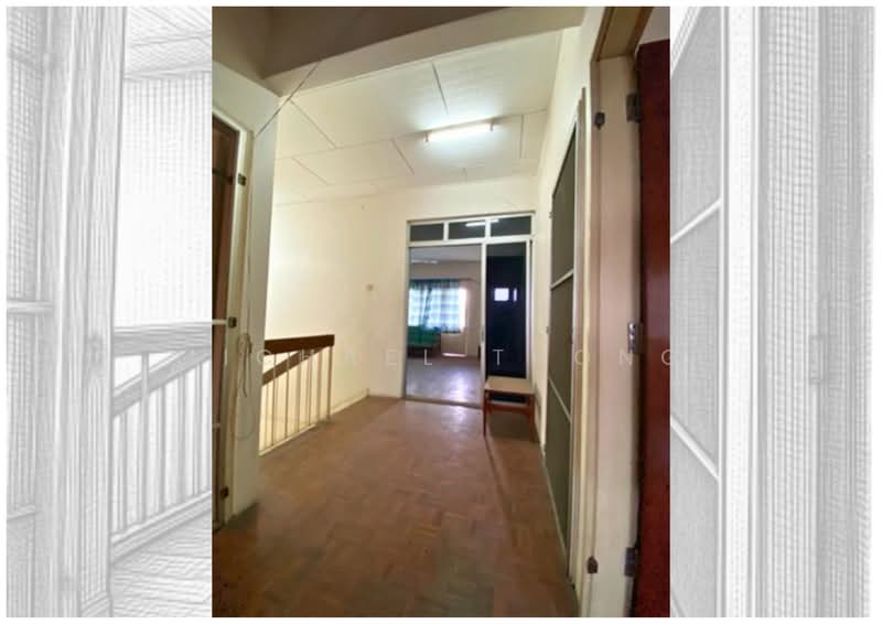 Rumah Banglo untuk Dijual di Seksyen 1 (Petaling Jaya) - Michael Thong - 1st Floor Landing - PropertyGuru.com.my