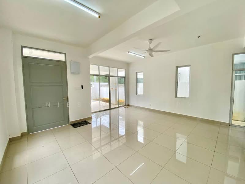 Semi-Detached House for Sale in Seksyen U15 (Shah Alam) - Niesya Shuekry - Living Room - PropertyGuru.com.my