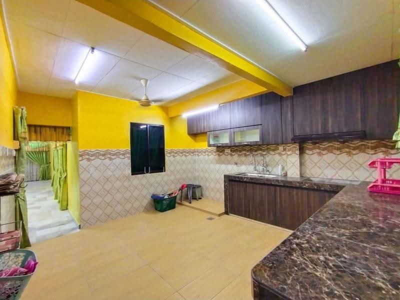 1-storey Terraced House for Sale in Taman Desa Kiara (Sikamat) - Azrul Othman - Kitchen - PropertyGuru.com.my