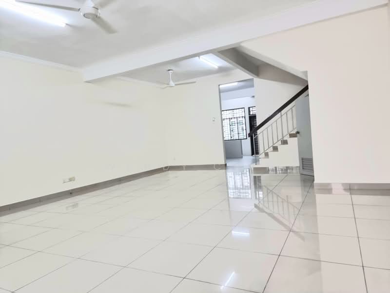 2-storey Terraced House for Sale in TAMAN PUCHONG UTAMA (Puchong) - Wendy Chin - Living Room - PropertyGuru.com.my