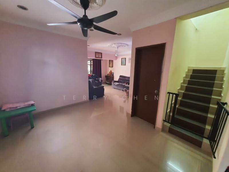 2-storey Terraced House for Sale in Bandar Putra Permai (Seri Kembangan) - Terry Chen - PropertyGuru.com.my