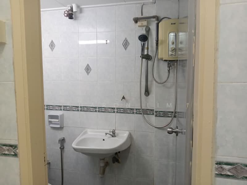 Pangsapuri untuk Disewa di Subang Perdana Goodyear Court 10 - Sharon Lim - Bathroom - PropertyGuru.com.my