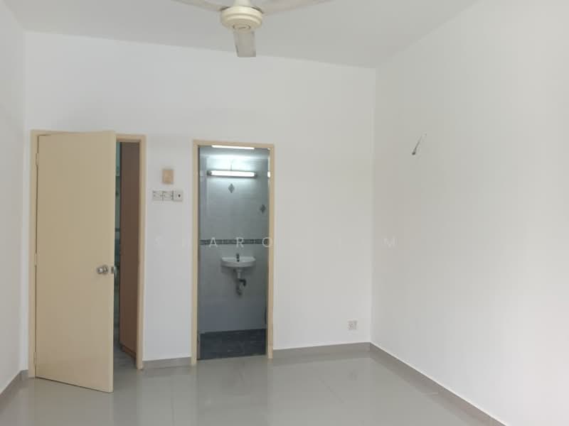 Pangsapuri untuk Disewa di Subang Perdana Goodyear Court 10 - Sharon Lim - master room - PropertyGuru.com.my