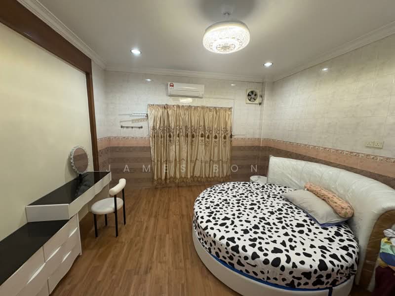 Bungalow for Rent in Taman Suria (Johor Bahru) - James Bong - Bedroom - PropertyGuru.com.my