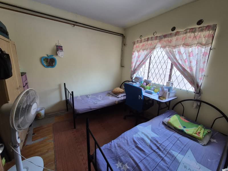 Rumah Flat untuk Dijual di Taman Tampoi Utama - Jayden Ng - Bedroom - PropertyGuru.com.my