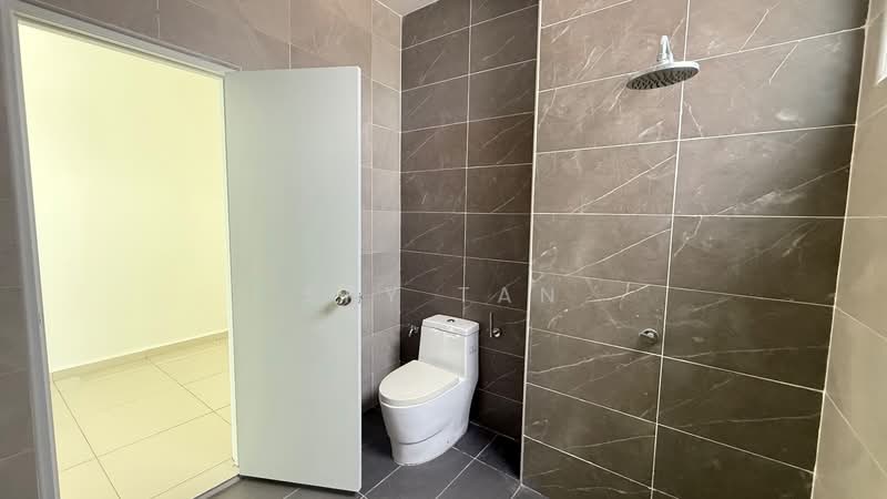 2-storey Terraced House for Rent in Taman Sutera Utama (Skudai) - Sky Tan - Bathroom - PropertyGuru.com.my