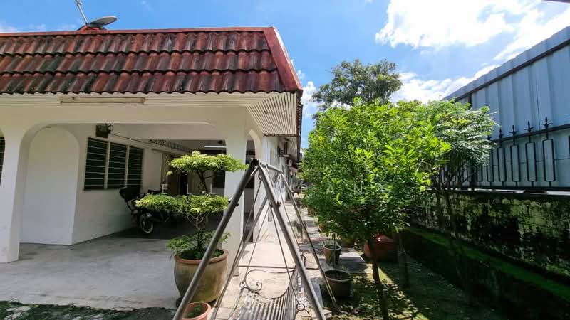 Rumah Banglo untuk Disewa di Kampung Kuala Ampang (Ulu Kelang) - Ellie Pang - Exterior - PropertyGuru.com.my