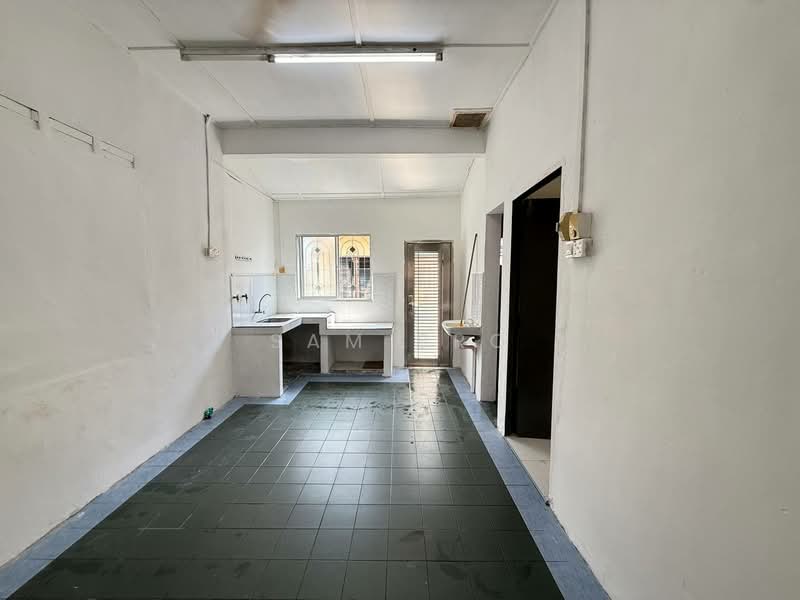 1-storey Terraced House for Sale in Taman Indah Jaya (Kluang) - Sam Bro - Kitchen - PropertyGuru.com.my