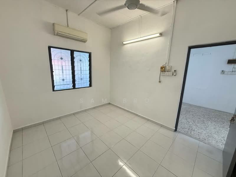 1-storey Terraced House for Sale in Taman Indah Jaya (Kluang) - Sam Bro - Interior - PropertyGuru.com.my