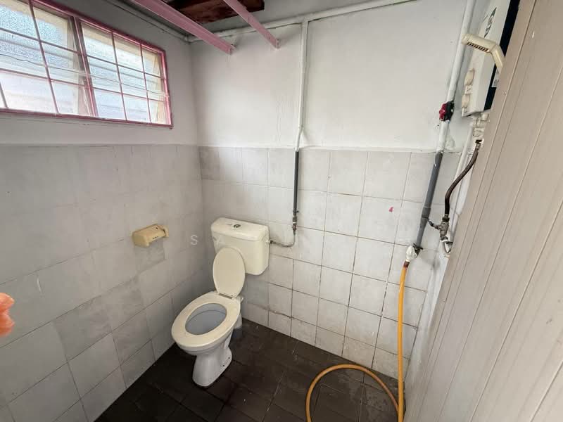1-storey Terraced House for Sale in Taman Indah Jaya (Kluang) - Sam Bro - Bathroom - PropertyGuru.com.my