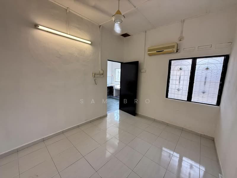 1-storey Terraced House for Sale in Taman Indah Jaya (Kluang) - Sam Bro - Interior - PropertyGuru.com.my