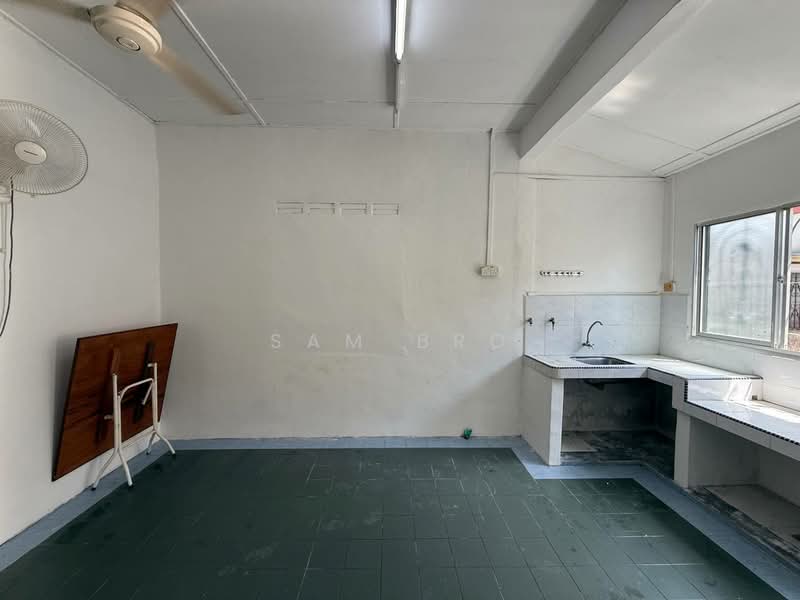 1-storey Terraced House for Sale in Taman Indah Jaya (Kluang) - Sam Bro - Kitchen - PropertyGuru.com.my