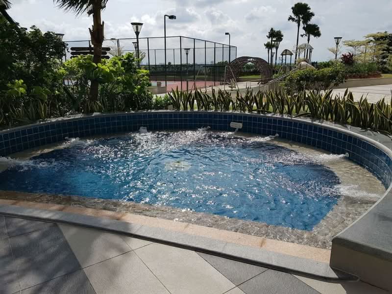 Kondominium untuk Dijual di Royal Strand @ Country Garden Danga Bay - Dexter Lim - Pool - PropertyGuru.com.my
