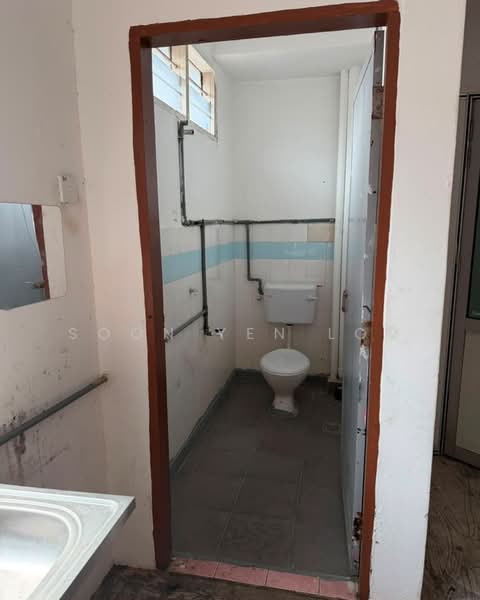 Shop for Rent in Indera Mahkota 2 (Kuantan) - Kenny Loo - Bathroom - PropertyGuru.com.my