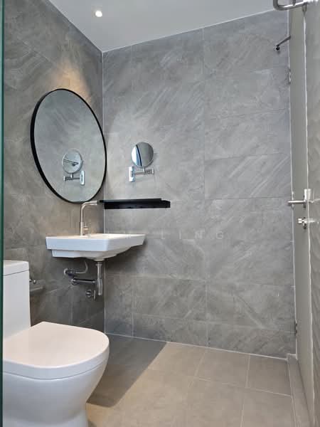 Servis Apartment untuk Disewa di Quinn Residence - Kim Ling - Master Bathroom - PropertyGuru.com.my