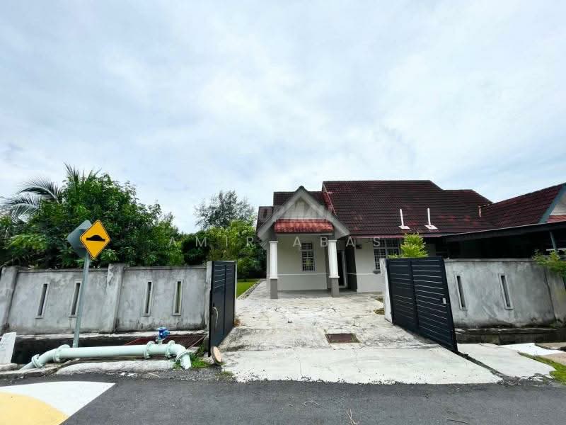 1-storey Terraced House for Sale in Sepang (Selangor) - Amir Abas - Exterior - PropertyGuru.com.my