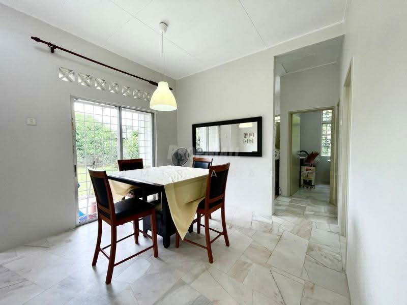1-storey Terraced House for Sale in Sepang (Selangor) - Amir Abas - Dining Room - PropertyGuru.com.my