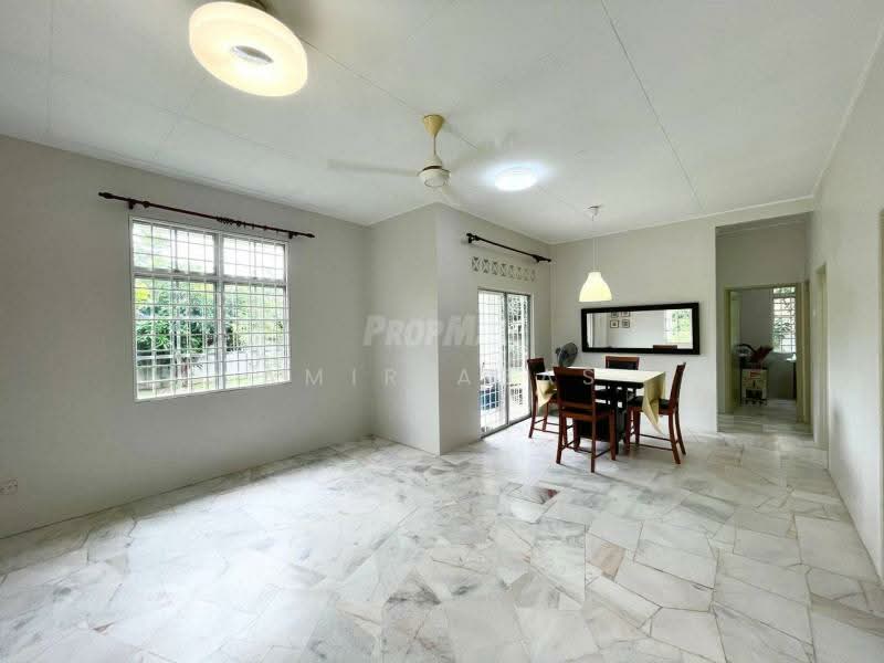 1-storey Terraced House for Sale in Sepang (Selangor) - Amir Abas - Dining Room - PropertyGuru.com.my