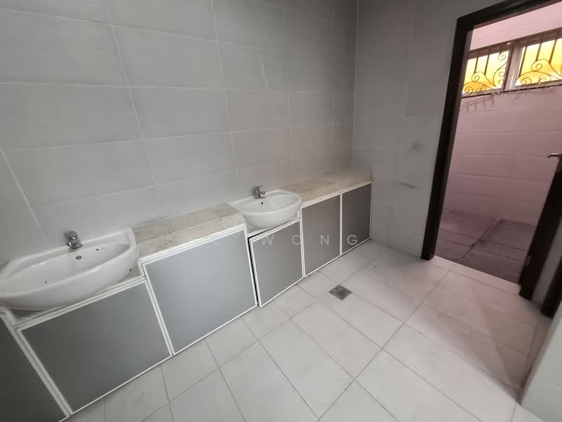 Rumah Banglo untuk Dijual di Taman Yarl (Jalan Klang Lama (Old Klang Road)) - FC Wong - Bathroom - PropertyGuru.com.my
