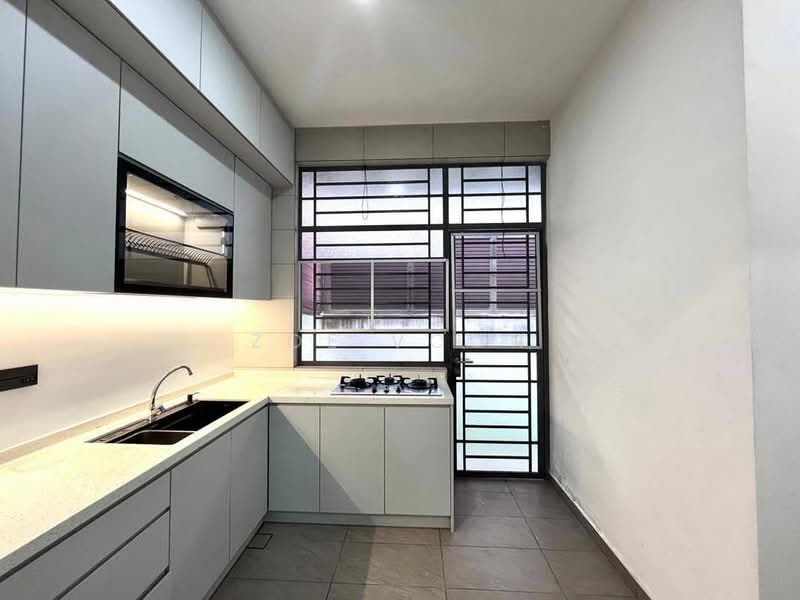 Rumah Banglo untuk Disewa di Senibong (Permas Jaya) - Zoe Voon - Kitchen - PropertyGuru.com.my